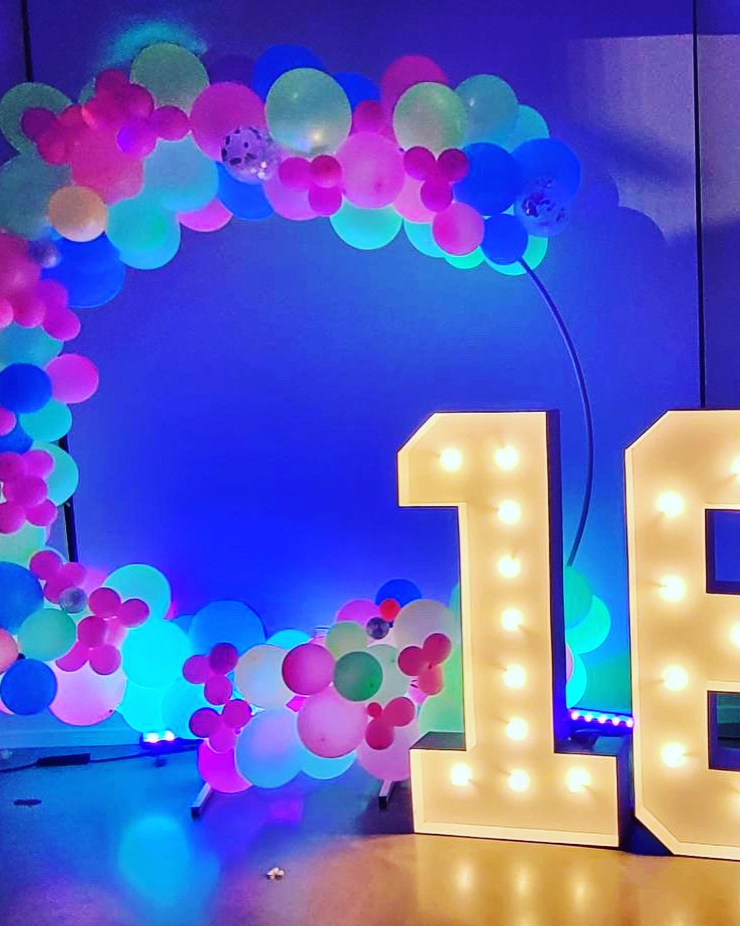 Elegant balloon Ring display