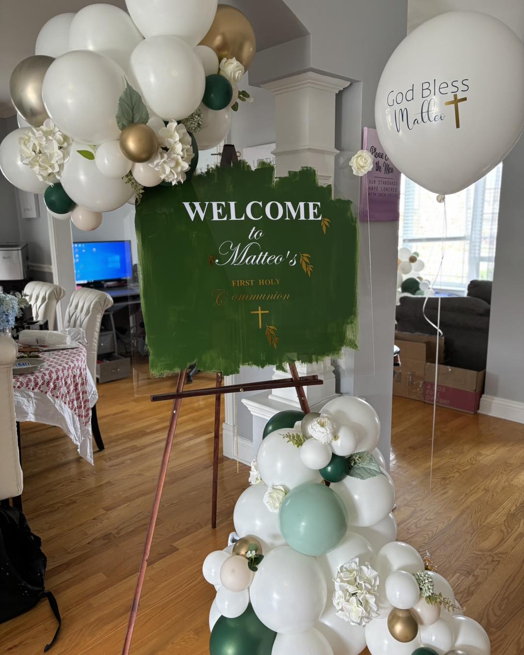 Easel and Balloon Garland Rental