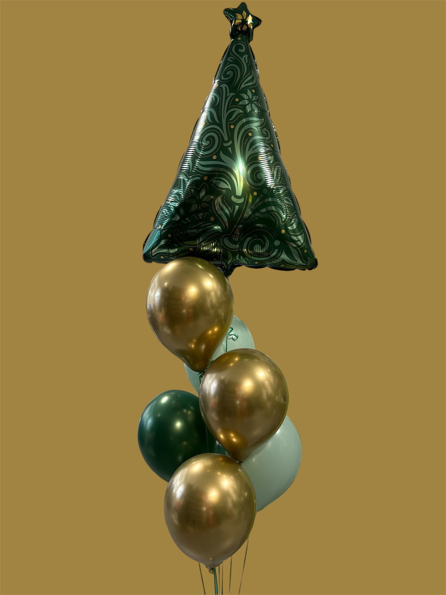 Traditional Christmas Balloon Bouquet