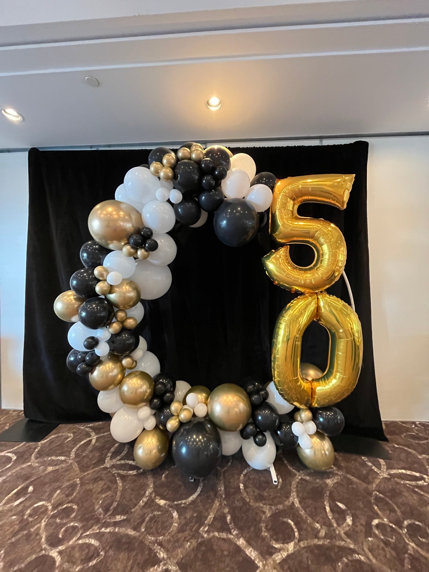 Elegant balloon Ring display