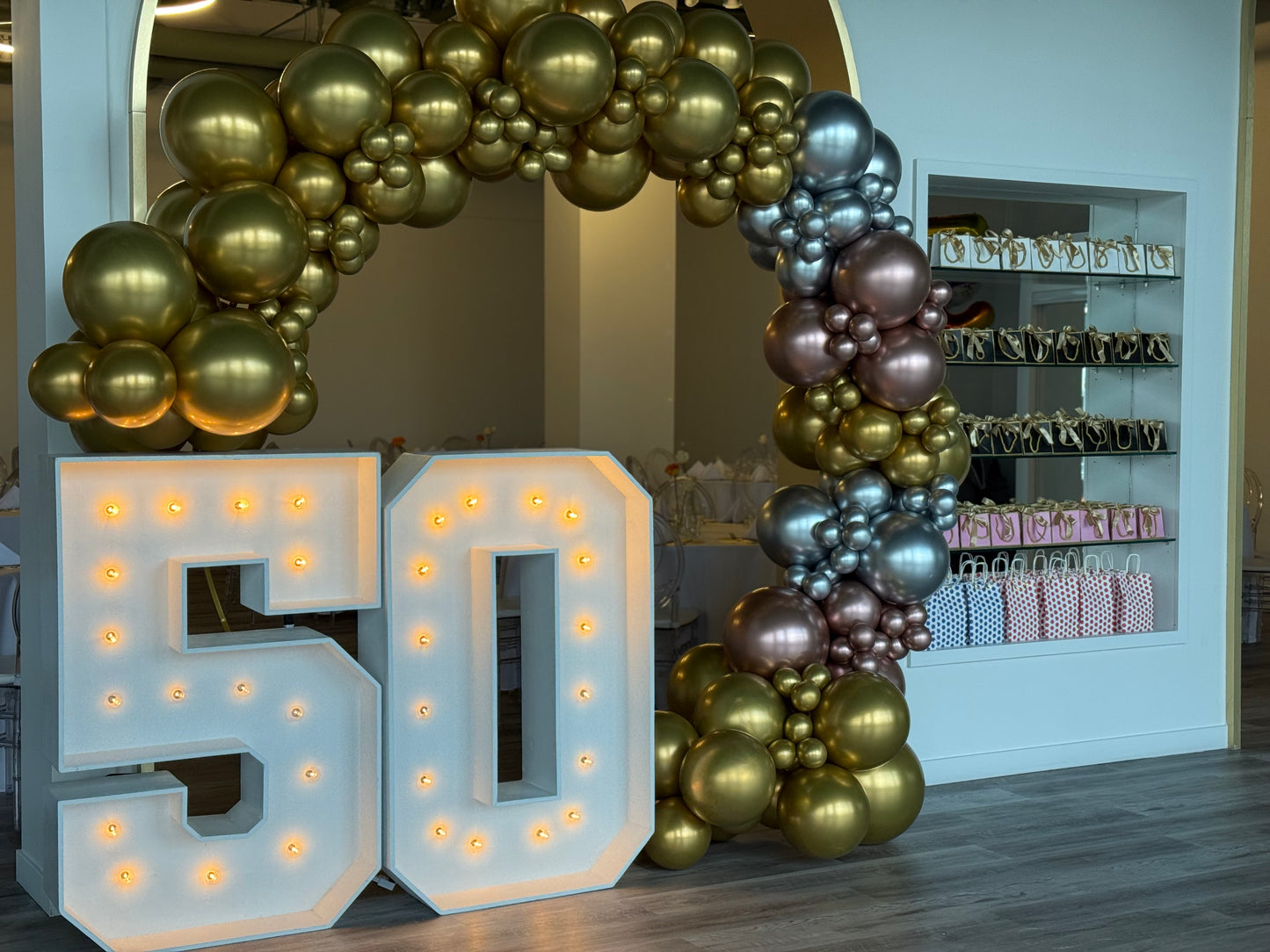 Elegant balloon Ring display