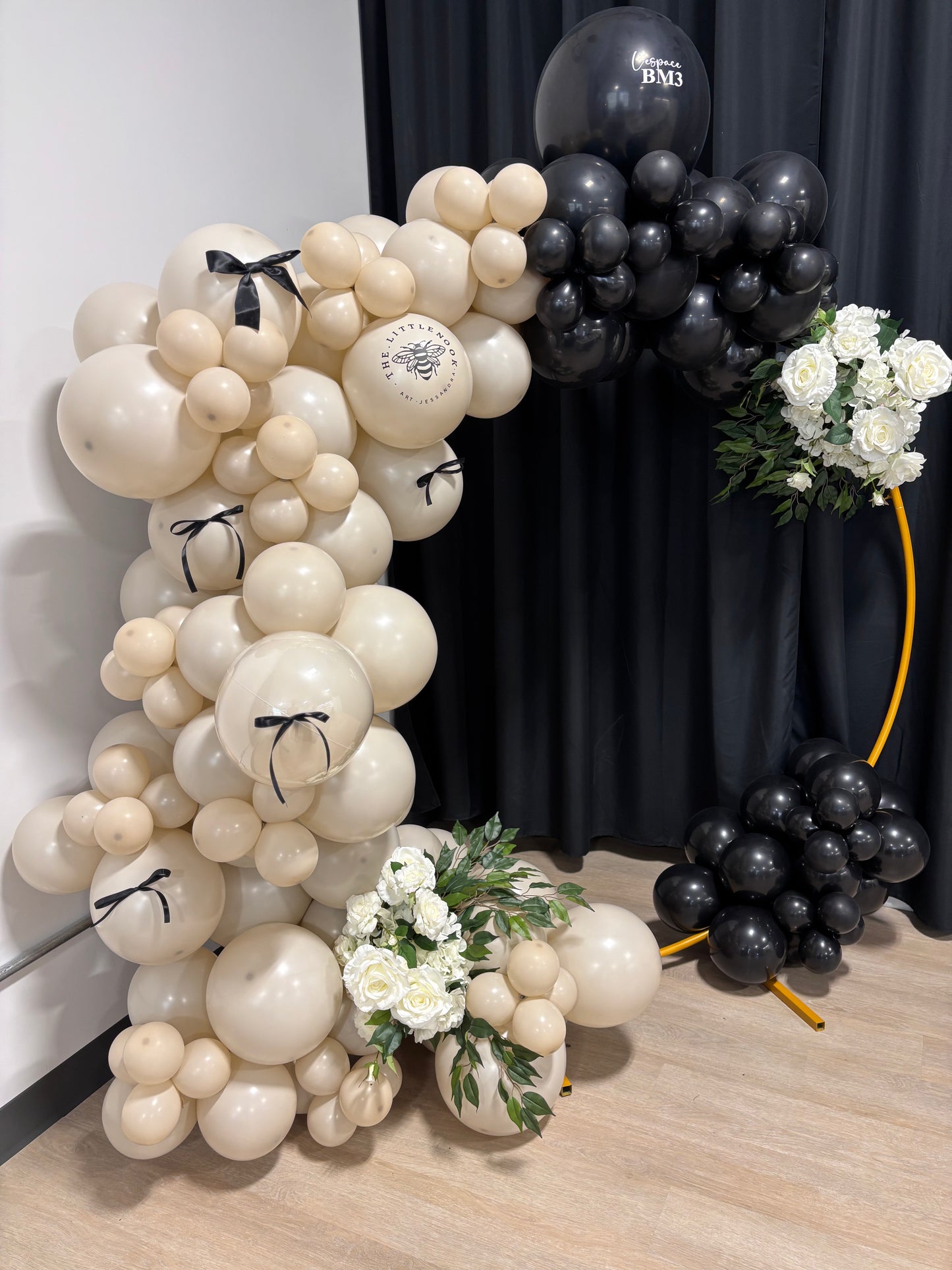 Elegant balloon Ring display