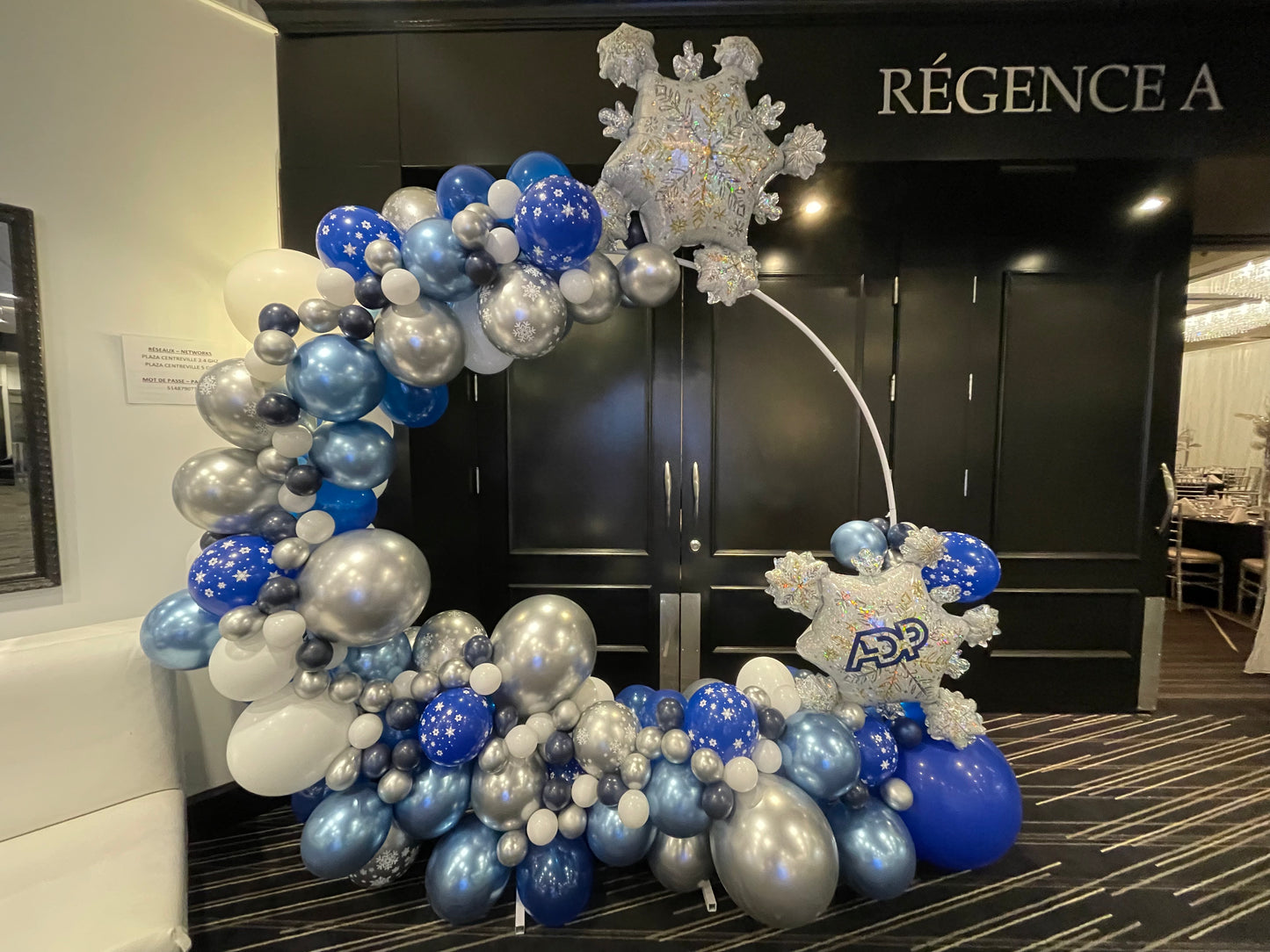 Elegant balloon Ring display