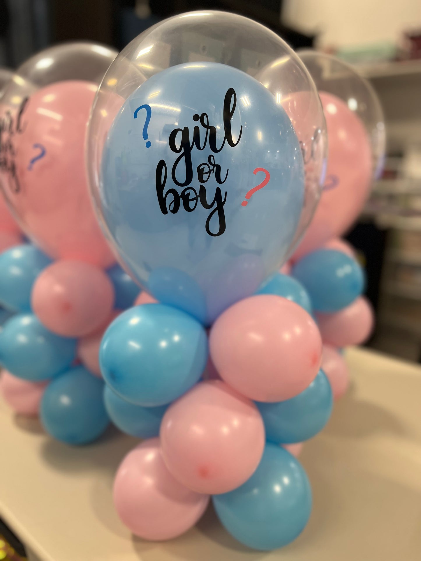 Centre de table avec ballons pour baby shower