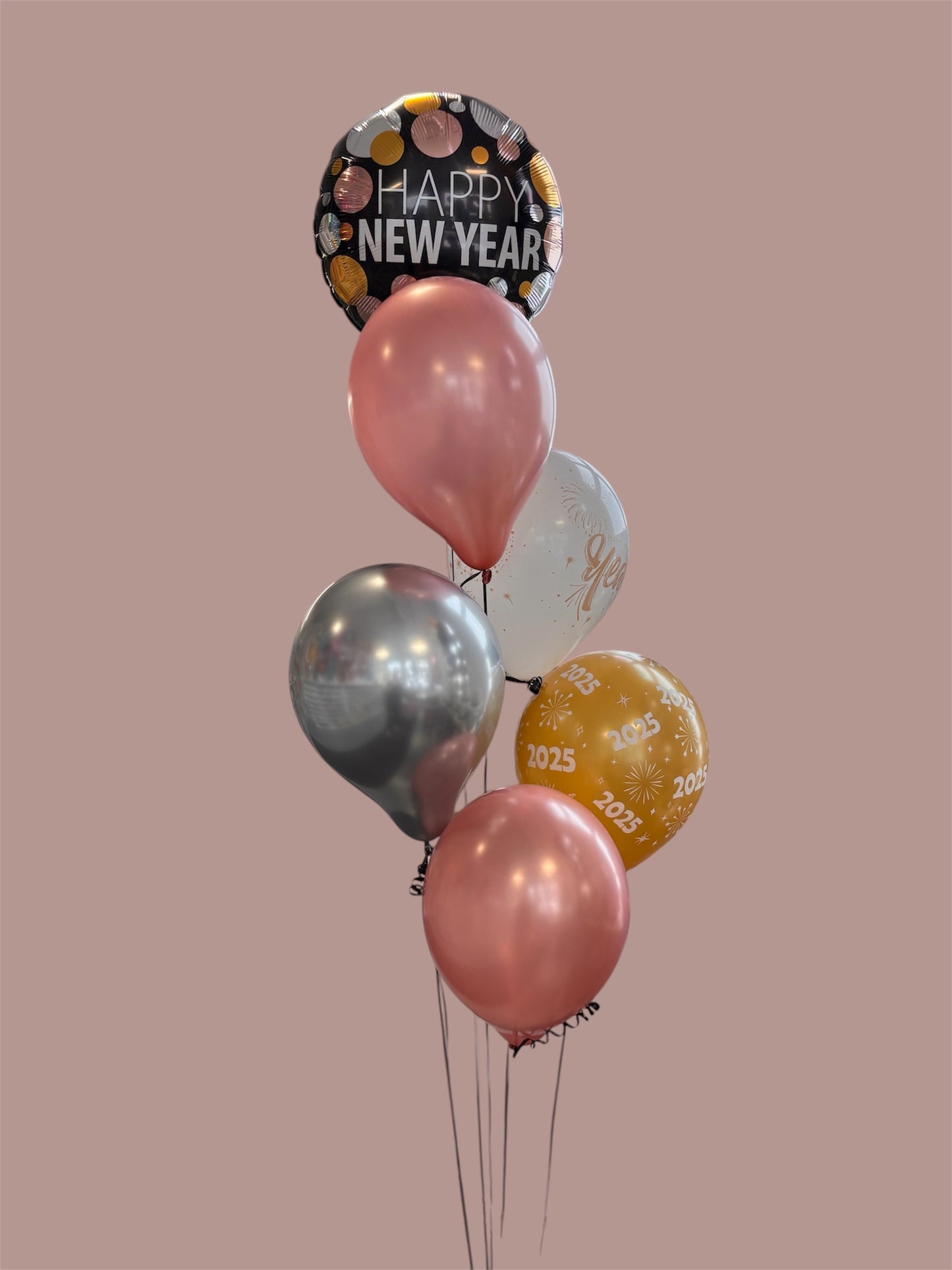 Elegant new years floor balloon display