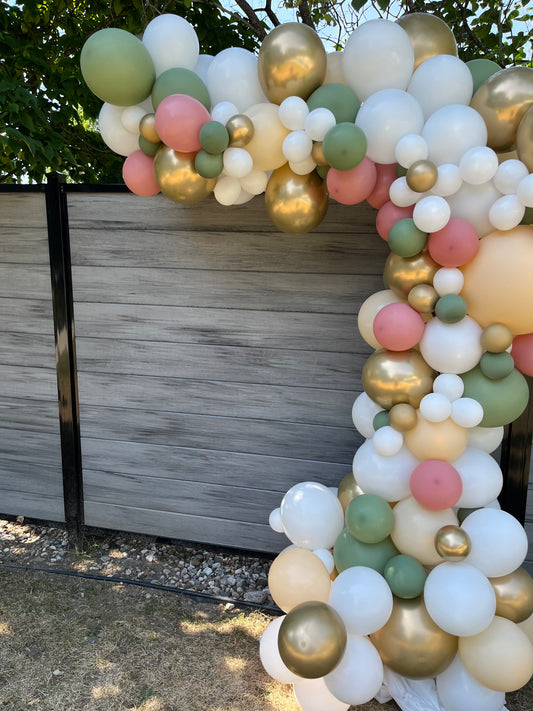 Demi-arche de ballon bio pour douche nuptiale