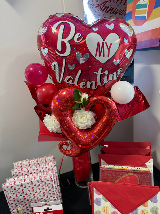 Je t’aime Valentines balloon flower bouquet