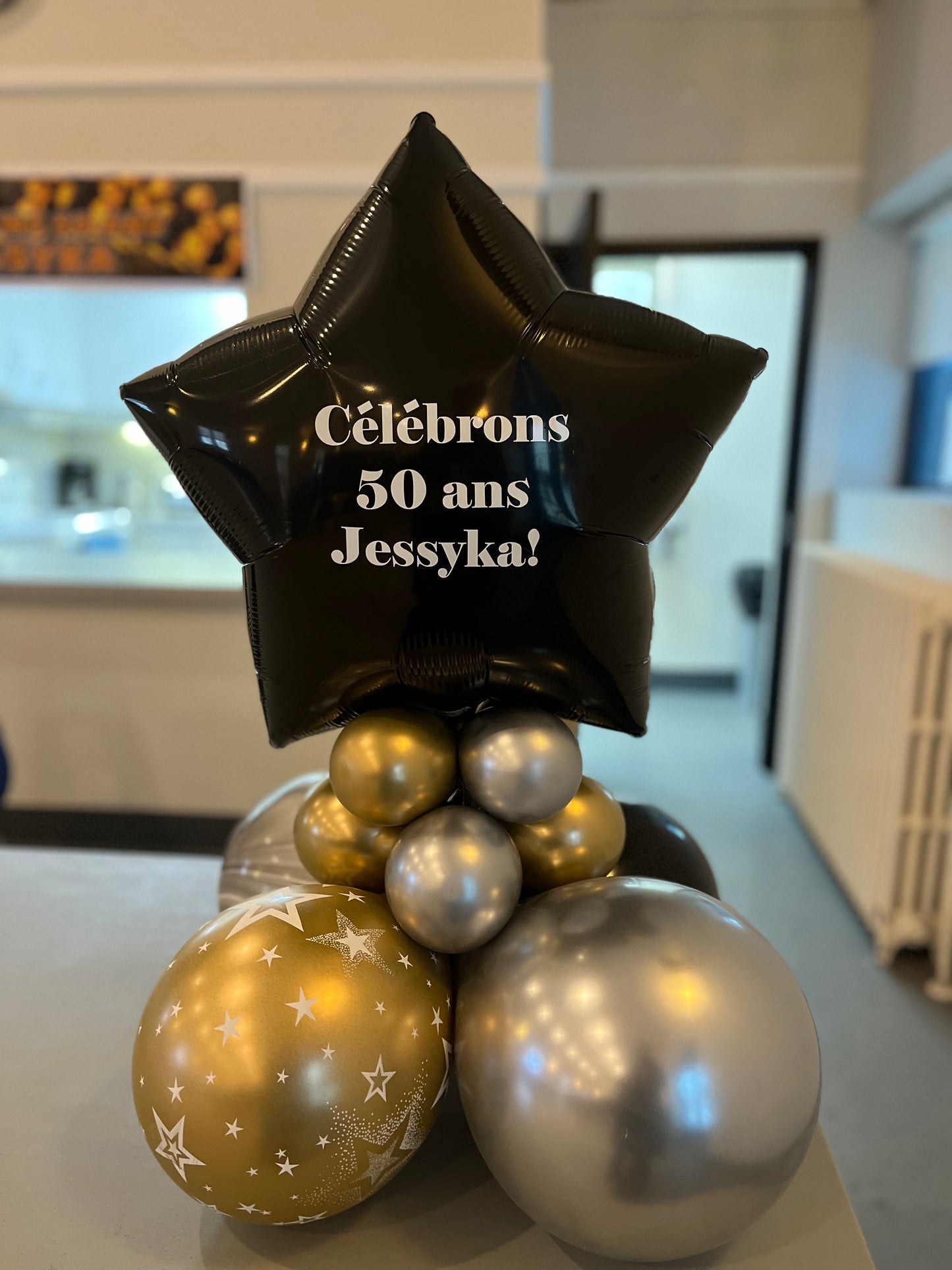 Pièce maîtresse de ballon de fête personnalisée