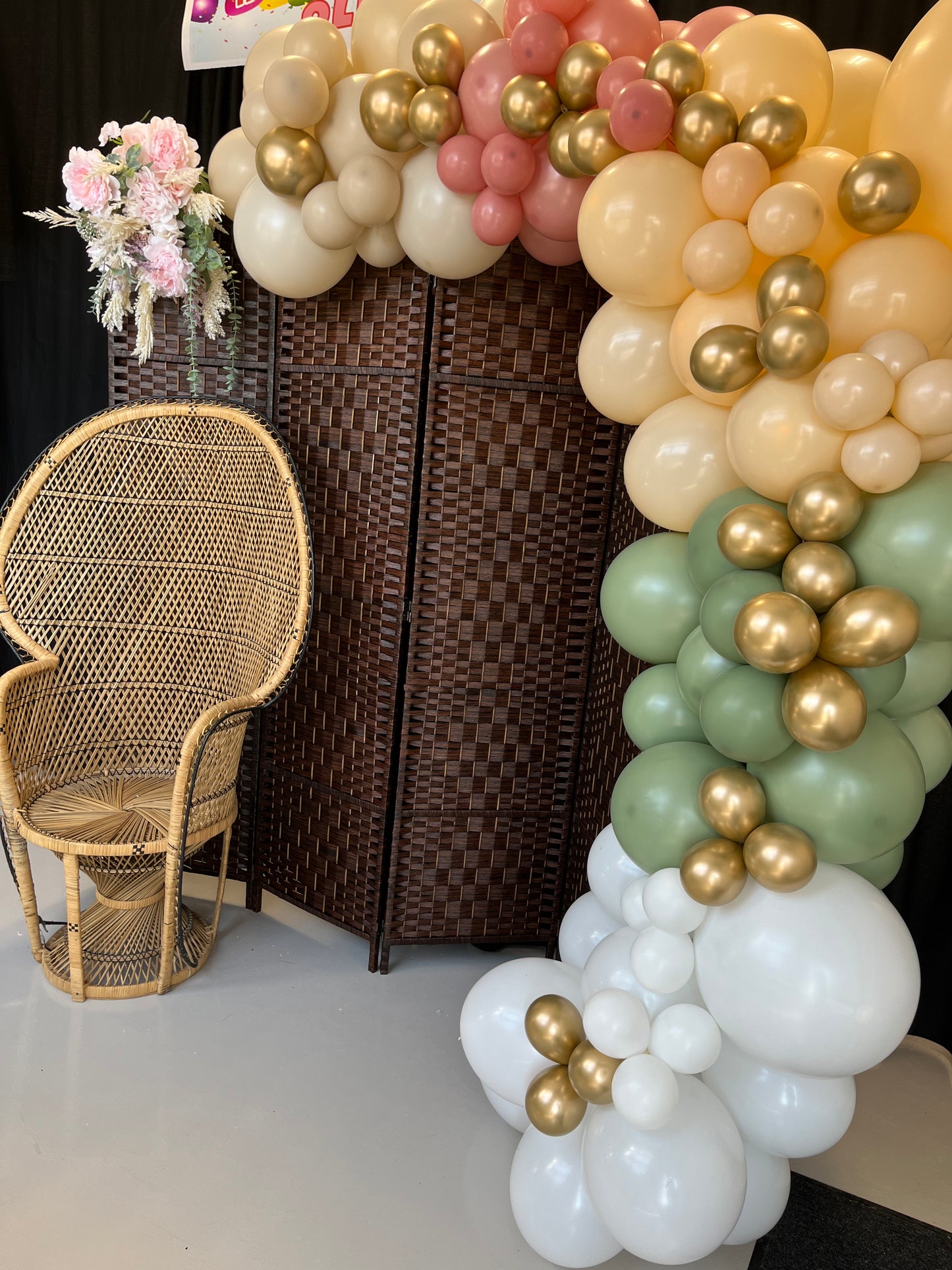 Backdrop for pictures with balloons